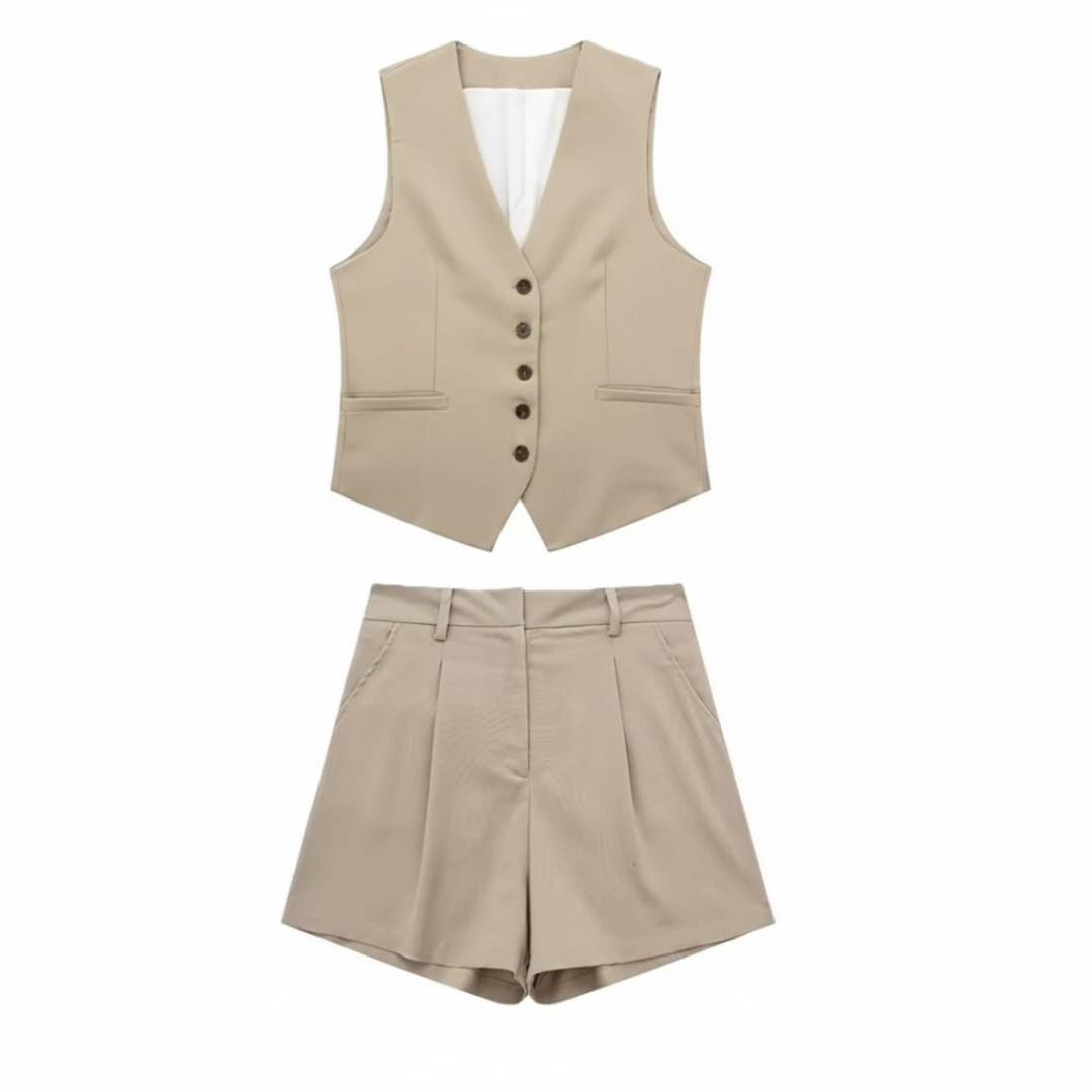 CARA | COMPLETO ESTIVO CON GILET SCOLLO A V E PANTALONCINI